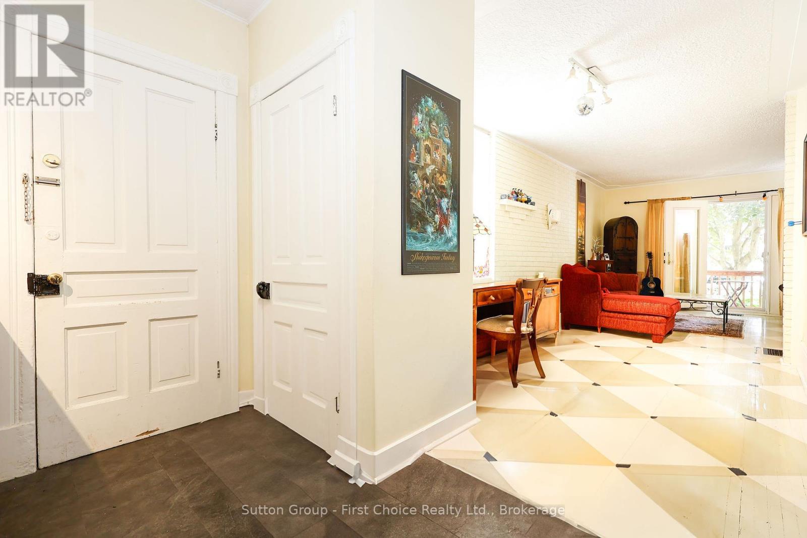 176 Cobourg Street N, Stratford, Ontario  N5A 3E8 - Photo 34 - X12322420