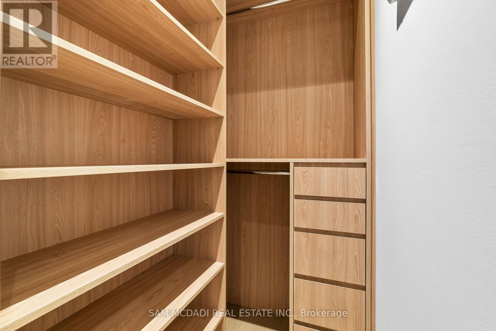 1222 Mississauga Road, Mississauga, Ontario  L5H 2J2 - Photo 31 - W12322401