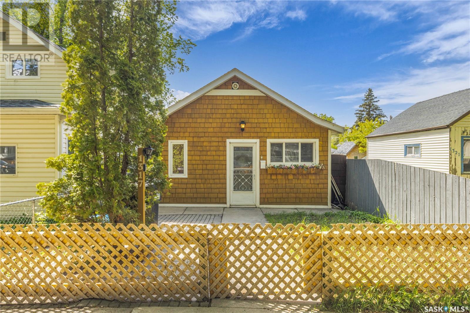 1317 G Avenue N, Saskatoon, Saskatchewan  S7L 2A6 - Photo 1 - SK009738