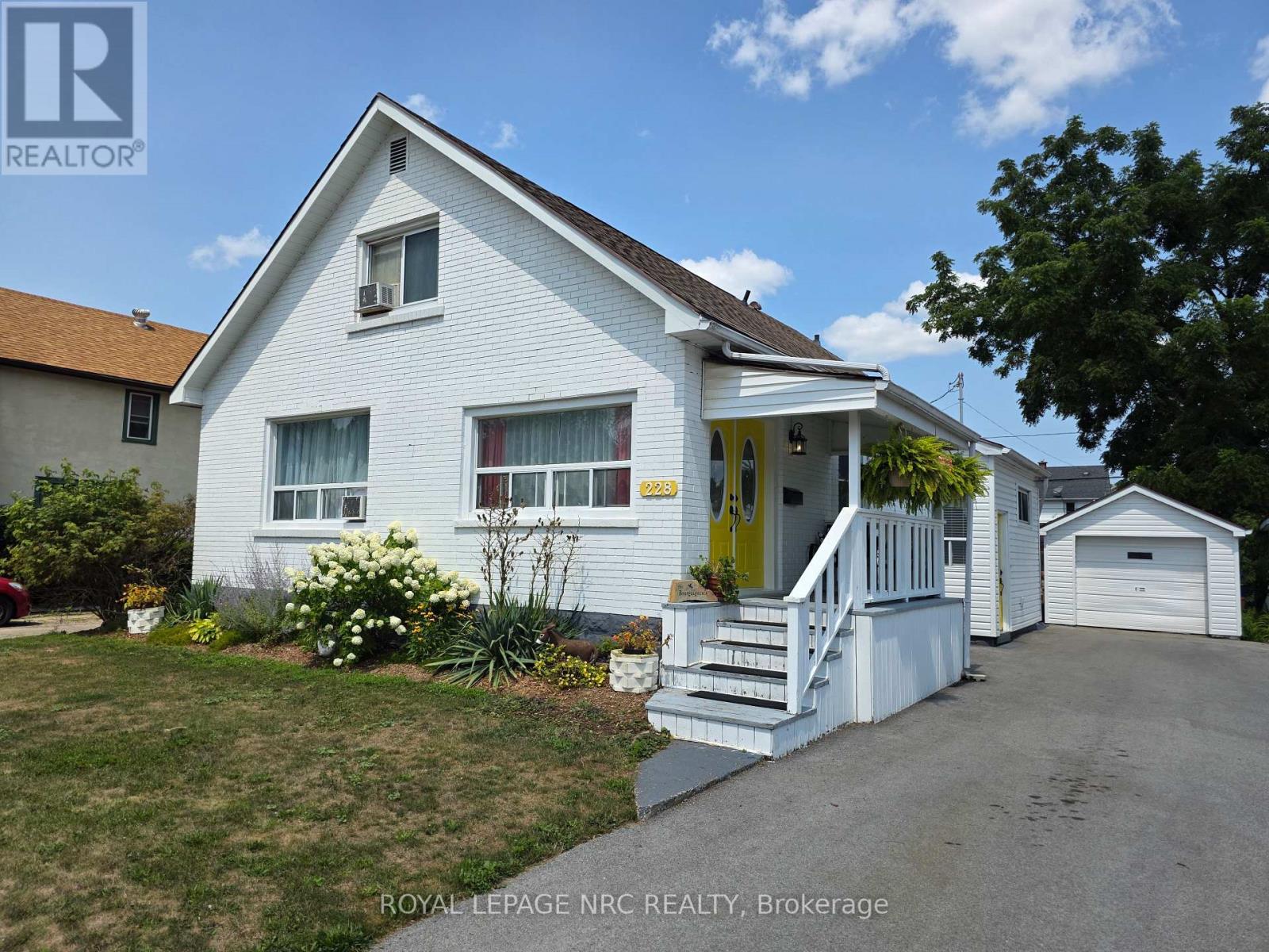 228 Jarvis Street, Fort Erie, Ontario  L2A 2S5 - Photo 2 - X12322430