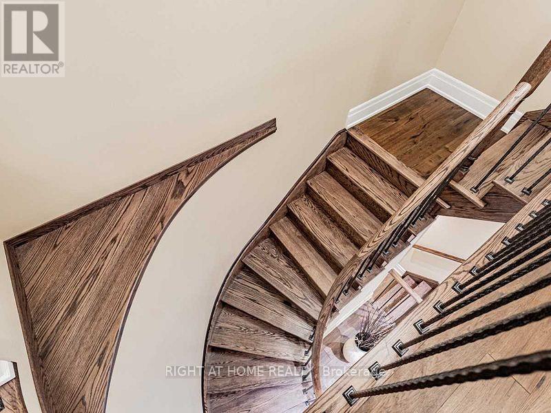 94 Collin Court, Richmond Hill, Ontario  L4E 0X8 - Photo 15 - N12322422