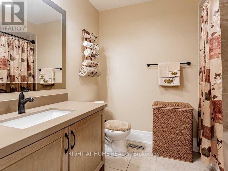94 Collin Court, Richmond Hill, Ontario  L4E 0X8 - Photo 20 - N12322422