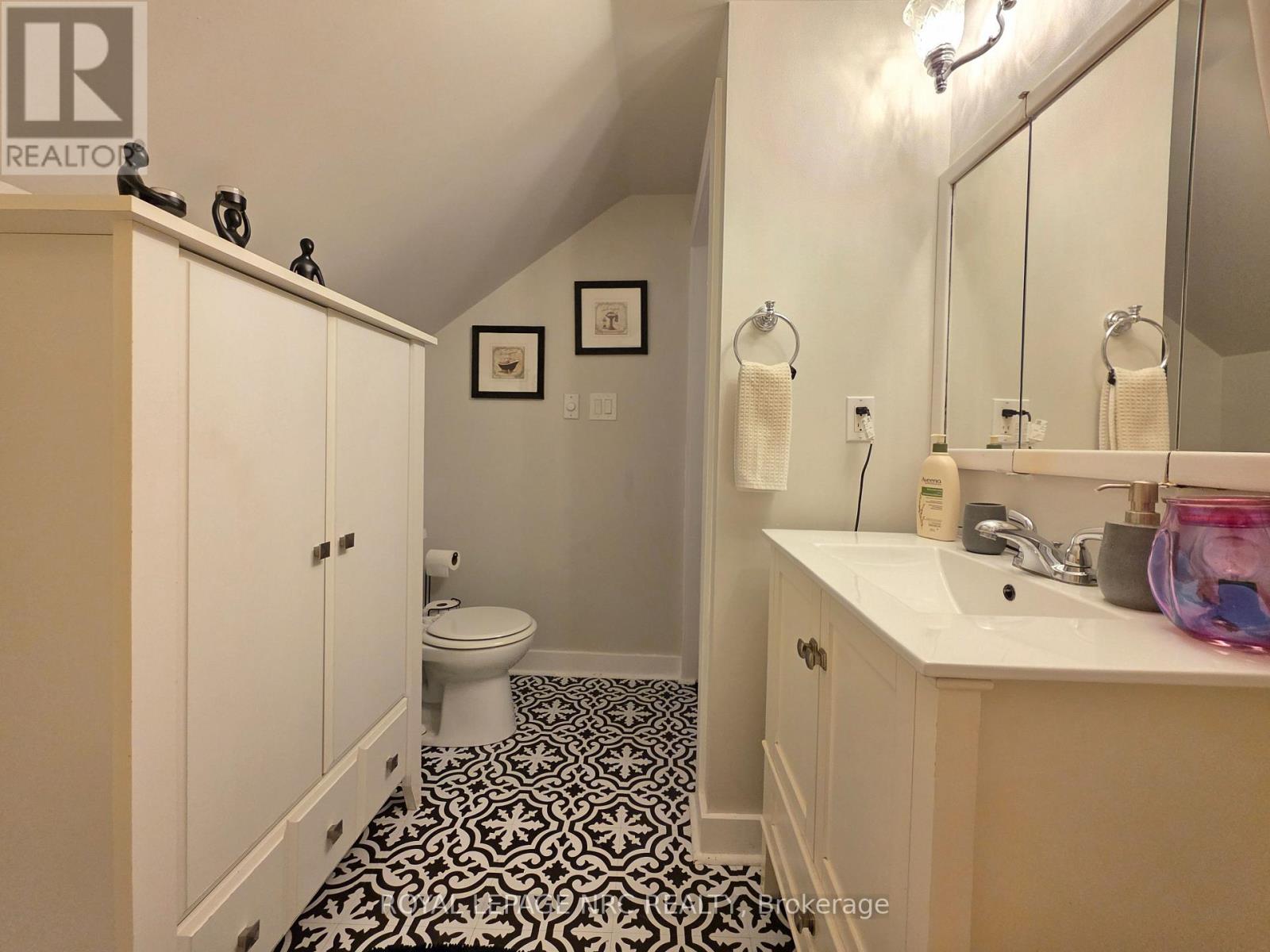 228 Jarvis Street, Fort Erie, Ontario  L2A 2S5 - Photo 21 - X12322430