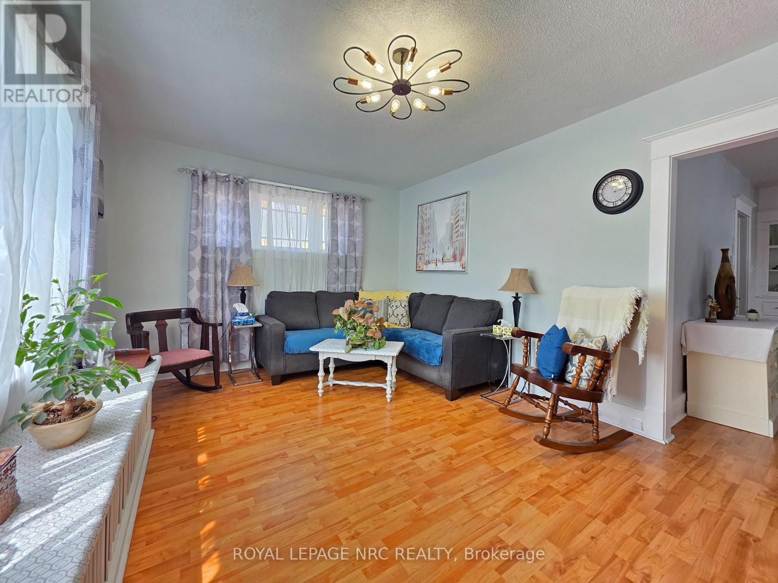 228 Jarvis Street, Fort Erie, Ontario  L2A 2S5 - Photo 9 - X12322430