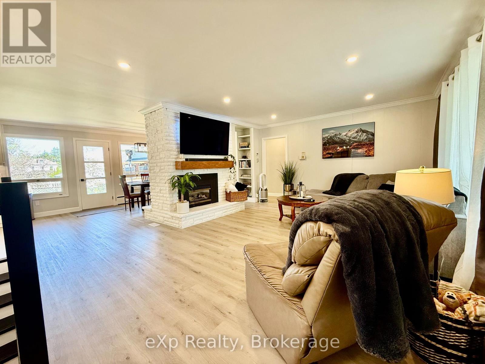 410 Cayley Street, Brockton, Ontario  N0G 2V0 - Photo 10 - X12109265