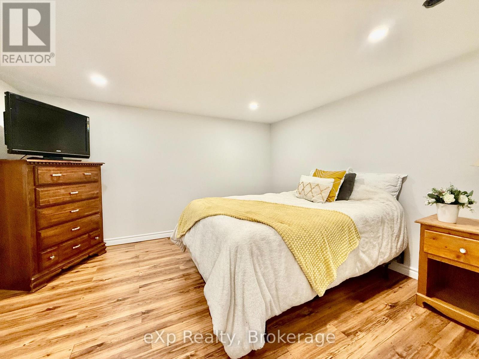 410 Cayley Street, Brockton, Ontario  N0G 2V0 - Photo 16 - X12109265