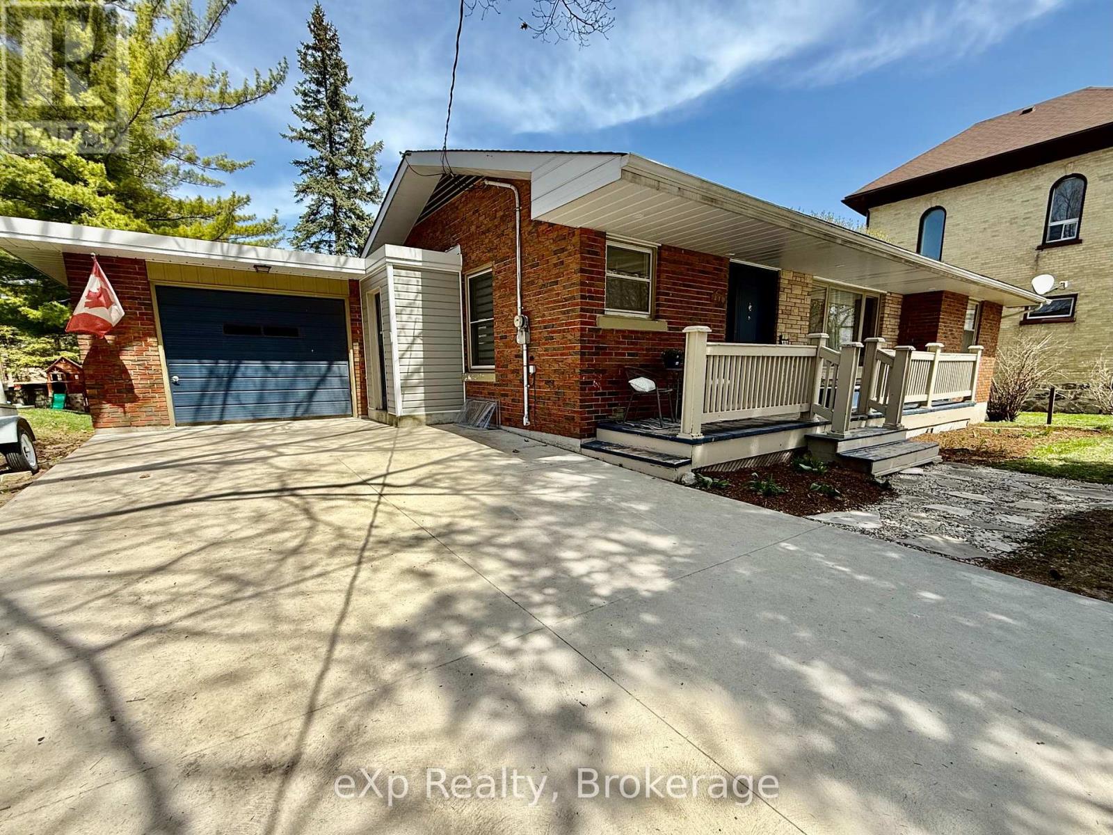 410 Cayley Street, Brockton, Ontario  N0G 2V0 - Photo 3 - X12109265
