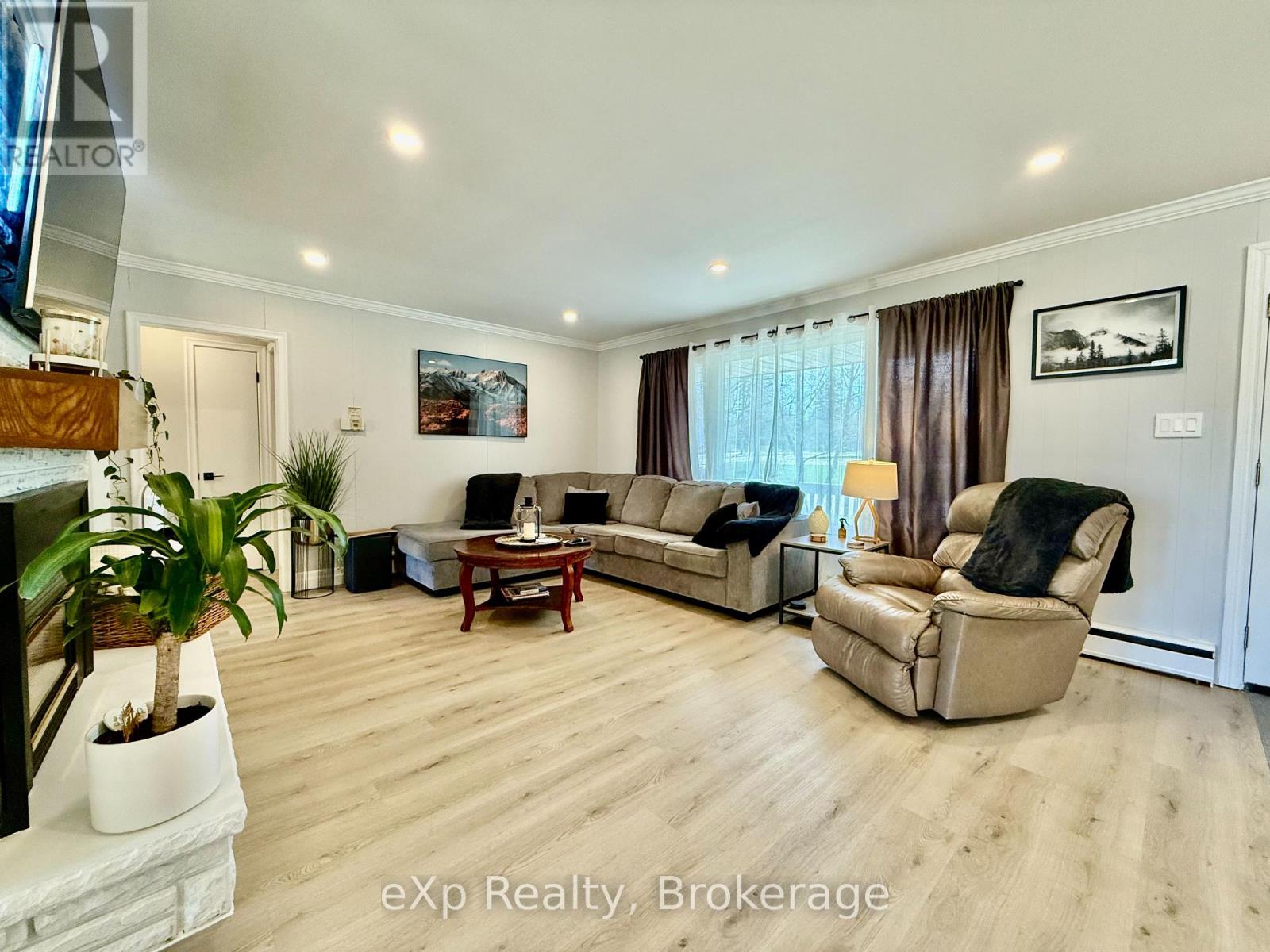 410 Cayley Street, Brockton, Ontario  N0G 2V0 - Photo 9 - X12109265