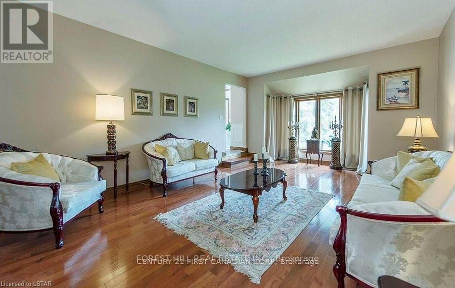297 Grangeover Avenue, London North, Ontario  N6G 4L1 - Photo 9 - X12322481