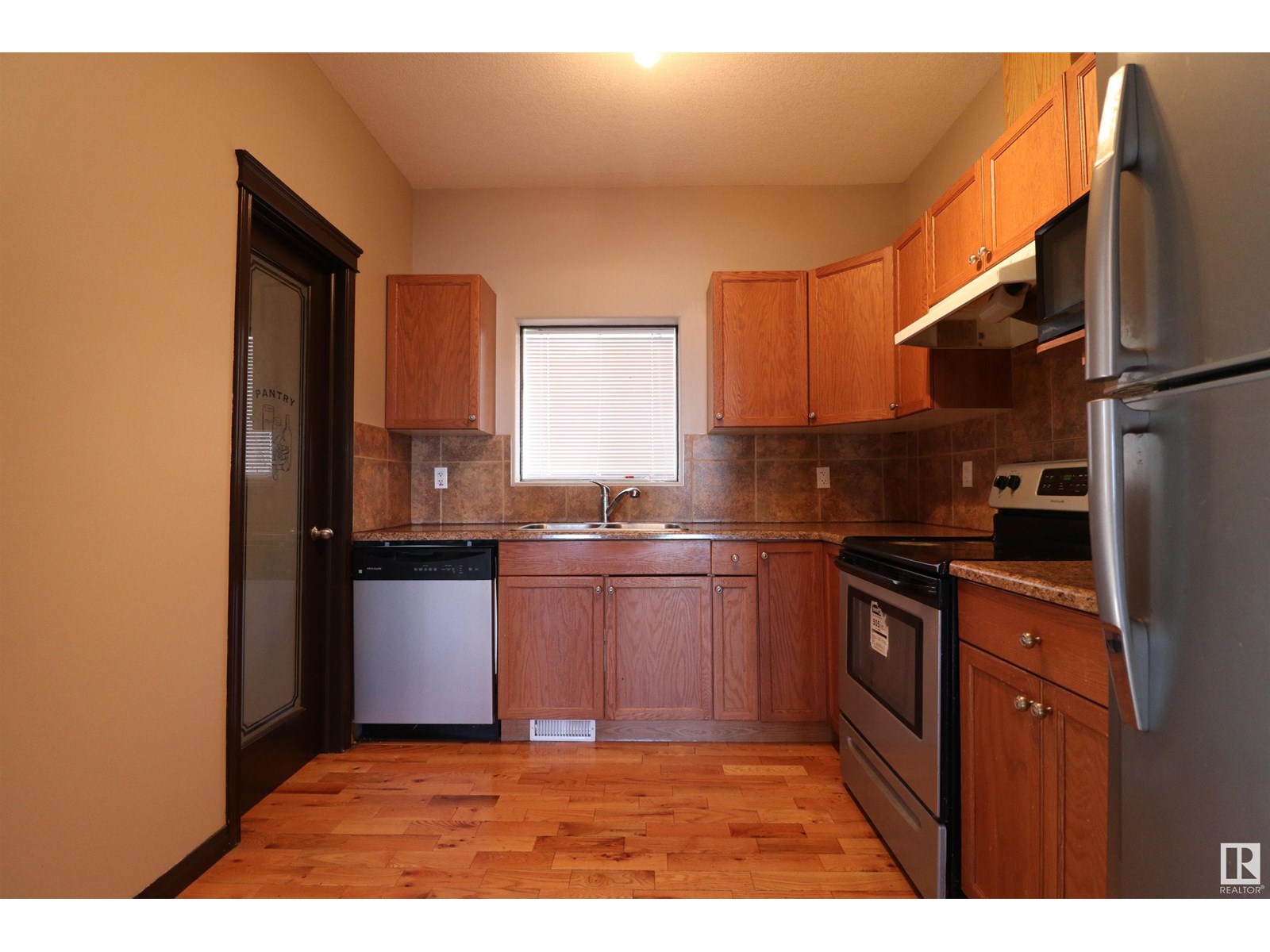 Property at 5106 146 AV NW image 4