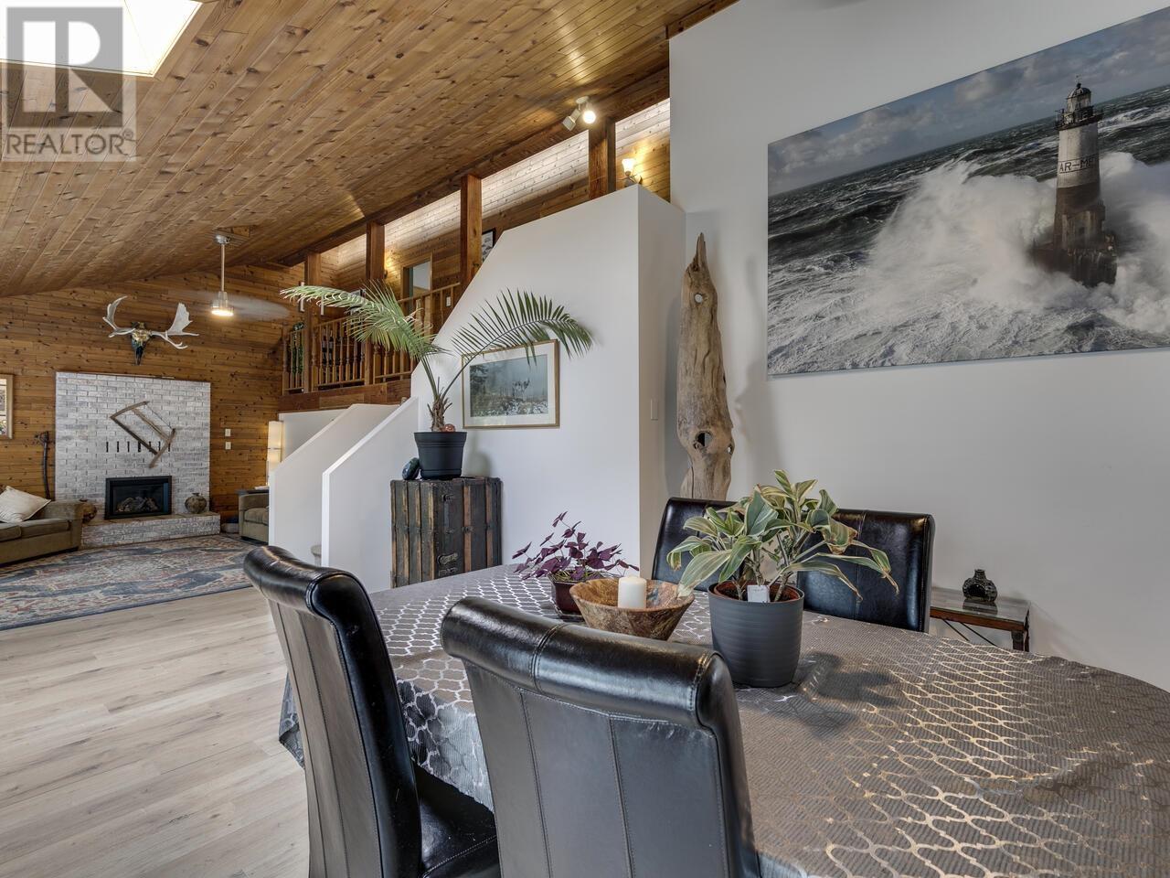 Property at 2111 MAMQUAM ROAD image 4