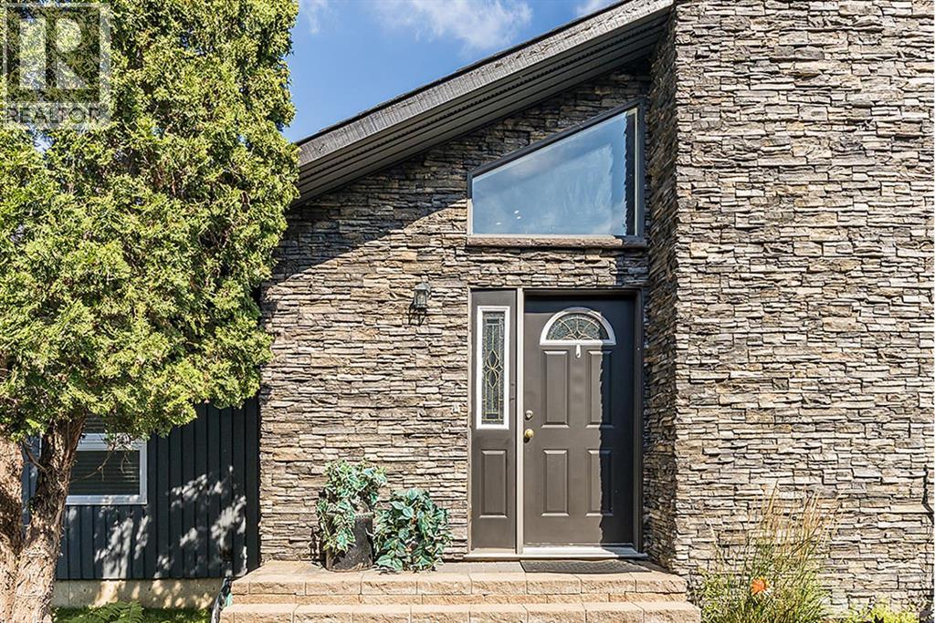 Property at 229 1 Street NW image 3