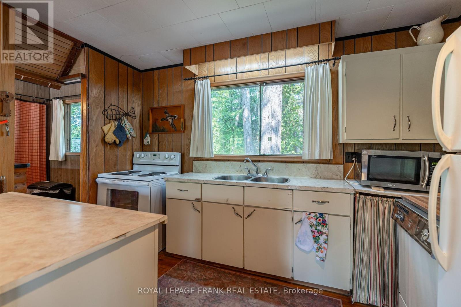 428 & 430 Island 7 Stoney Lake, Douro-Dummer, Ontario  K0L 2H0 - Photo 12 - X12322516