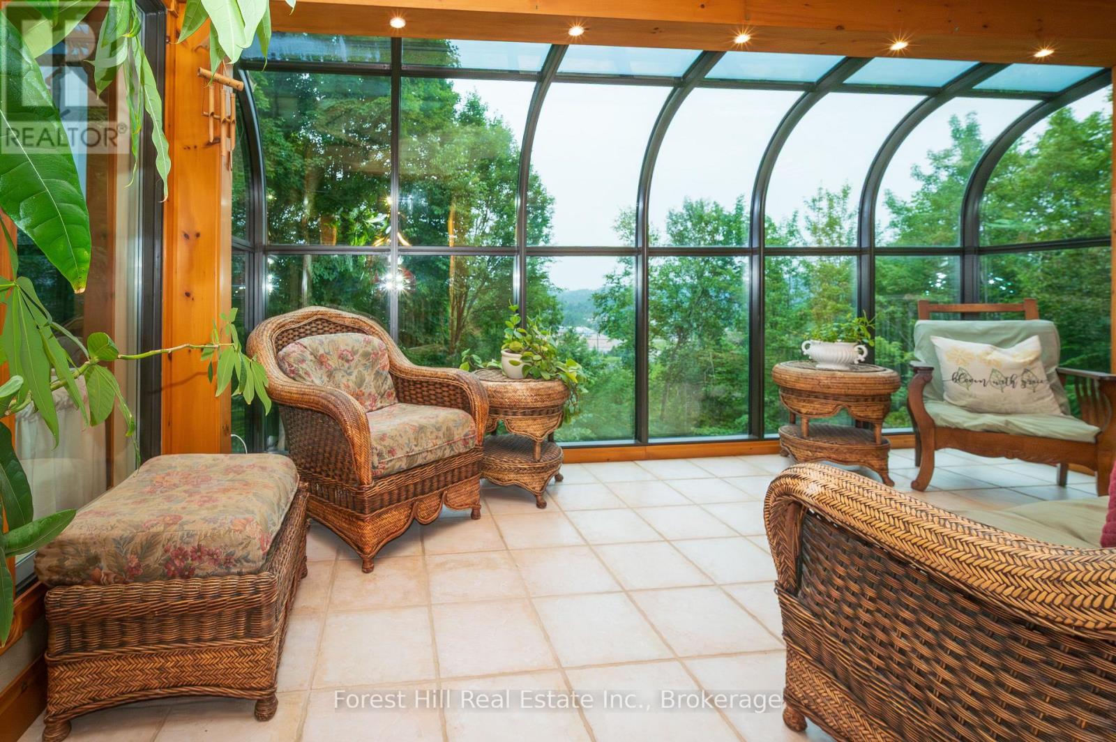 Property at 35 WESTVALE DRIVE S image 4