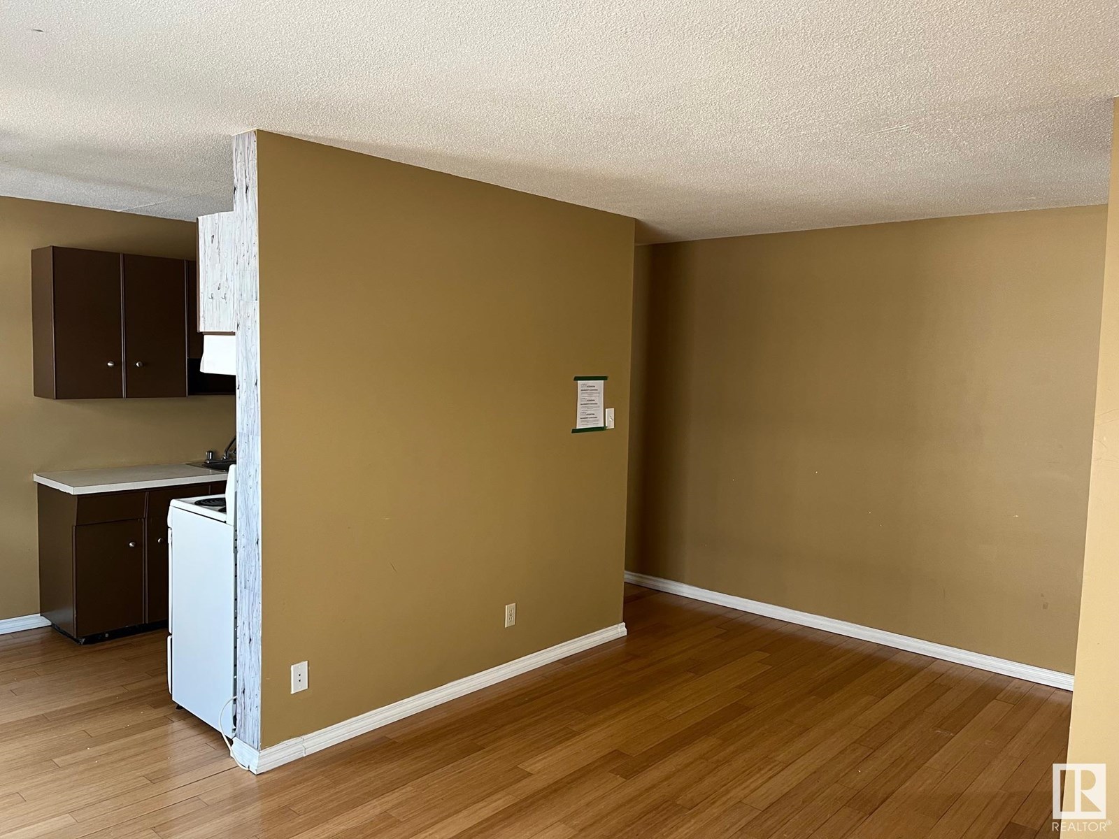 #203 8524 Gateway Bv Nw, Edmonton, Alberta  T6E 4B5 - Photo 2 - E4451023
