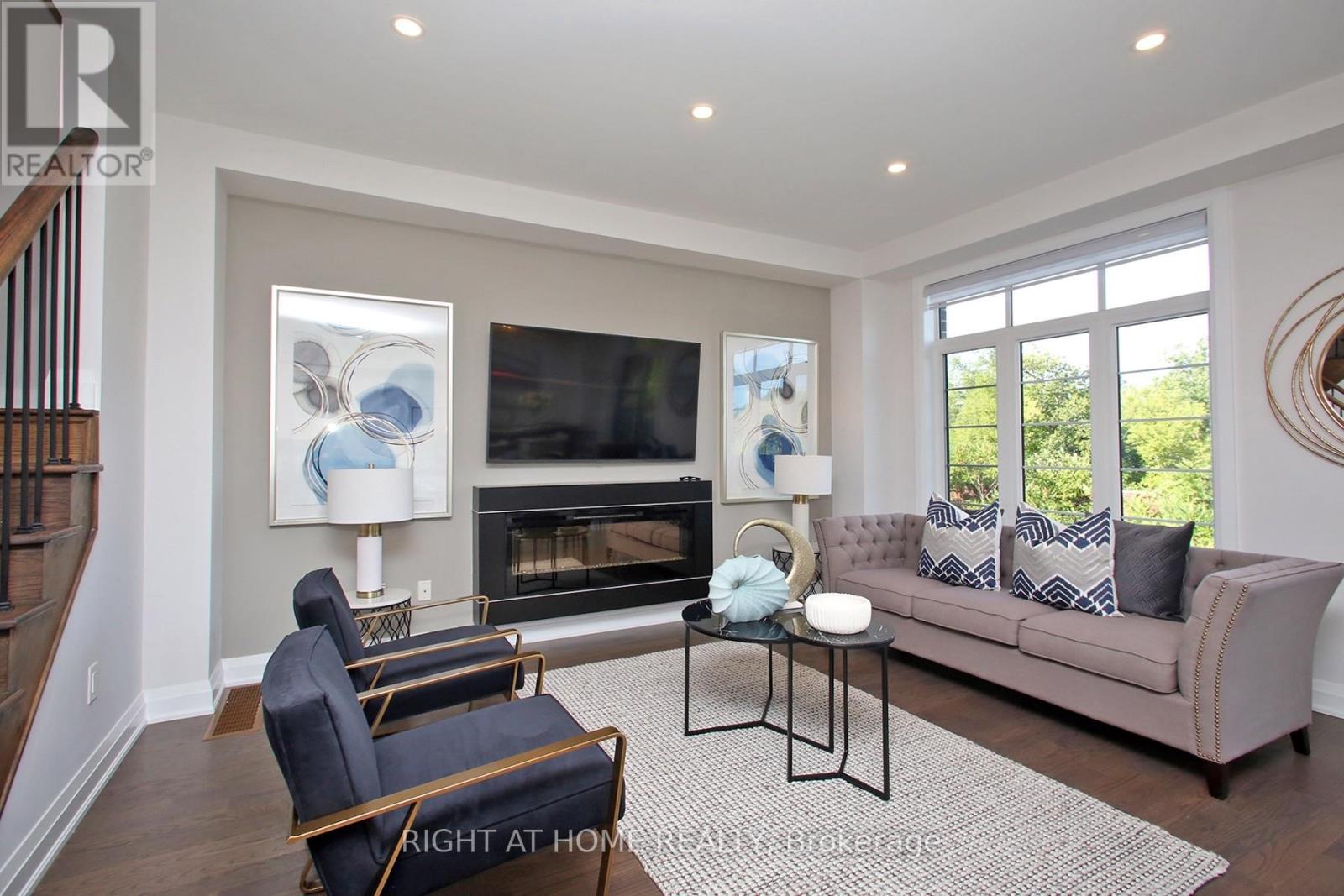 60 Duncombe Lane, Richmond Hill, Ontario  L4C 0Z9 - Photo 16 - N12322508