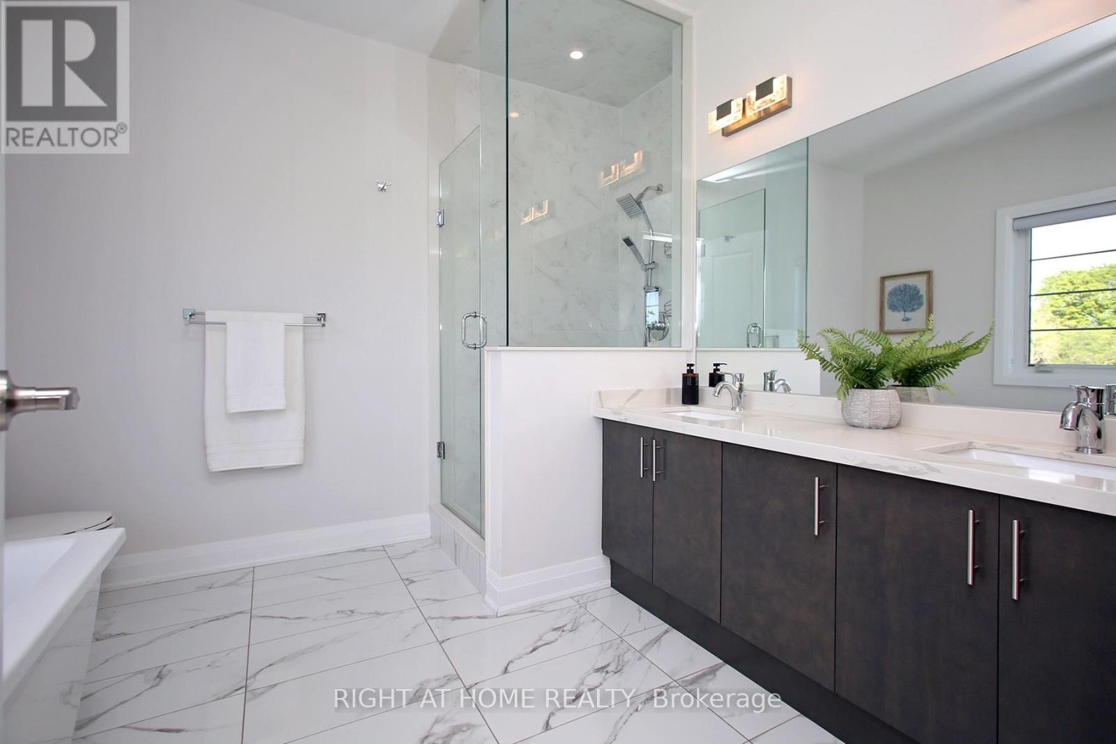 60 Duncombe Lane, Richmond Hill, Ontario  L4C 0Z9 - Photo 20 - N12322508