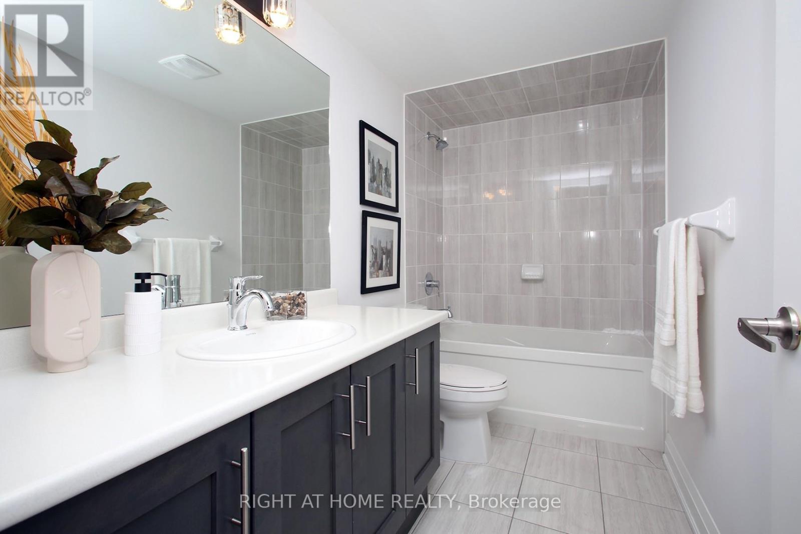 60 Duncombe Lane, Richmond Hill, Ontario  L4C 0Z9 - Photo 23 - N12322508