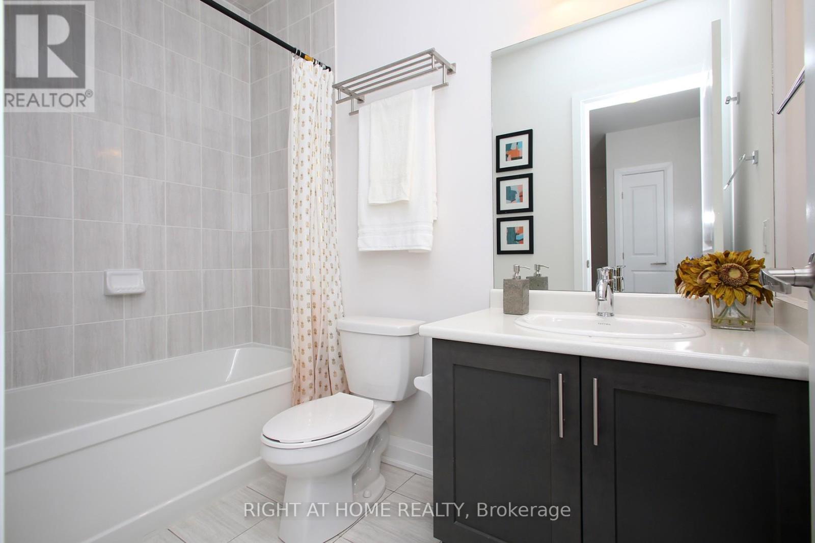 60 Duncombe Lane, Richmond Hill, Ontario  L4C 0Z9 - Photo 25 - N12322508
