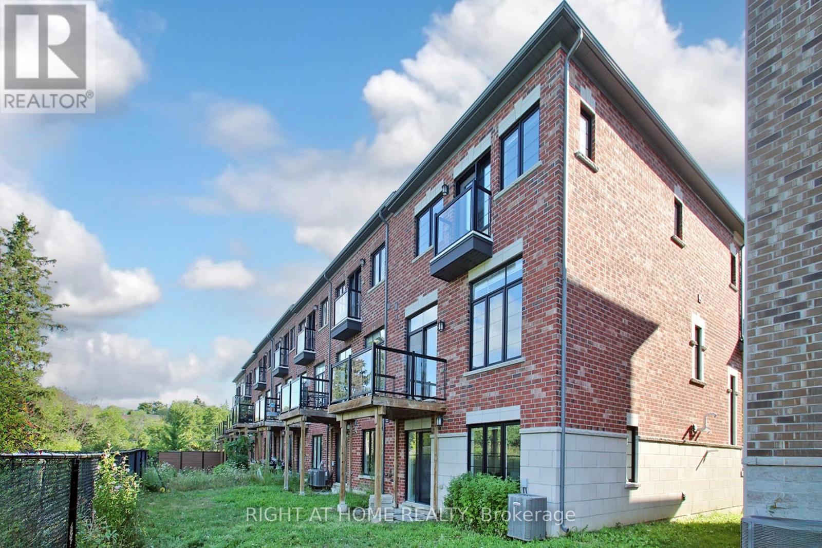 60 Duncombe Lane, Richmond Hill, Ontario  L4C 0Z9 - Photo 26 - N12322508