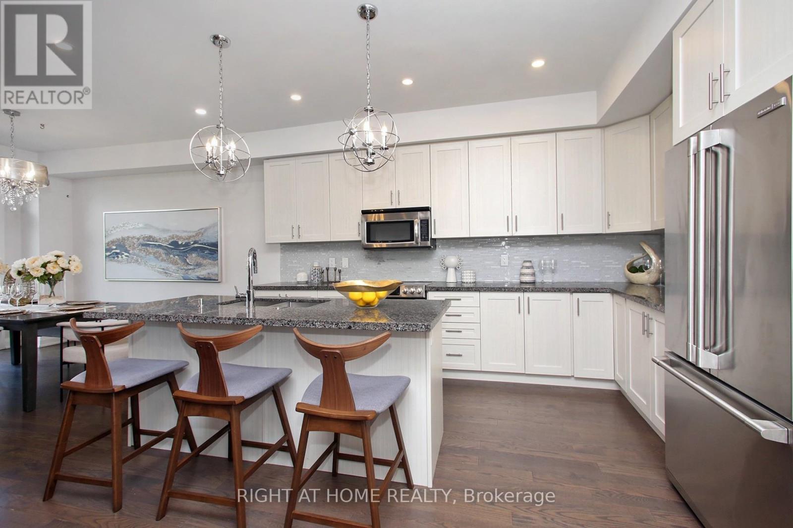60 Duncombe Lane, Richmond Hill, Ontario  L4C 0Z9 - Photo 8 - N12322508