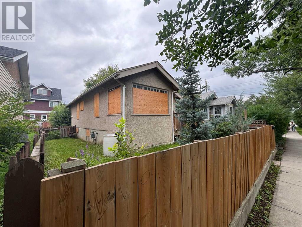 Property at 905 1 Street NW image 2