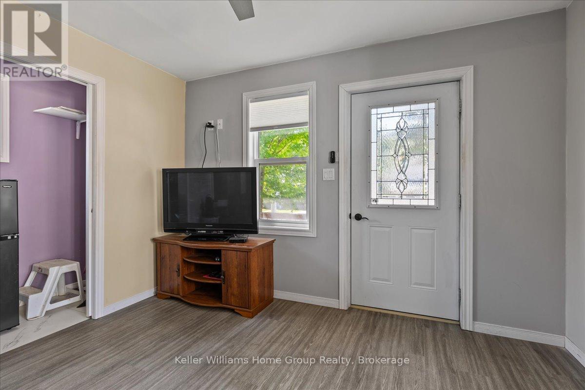Property at 138 FREDERICK STREET E image 5