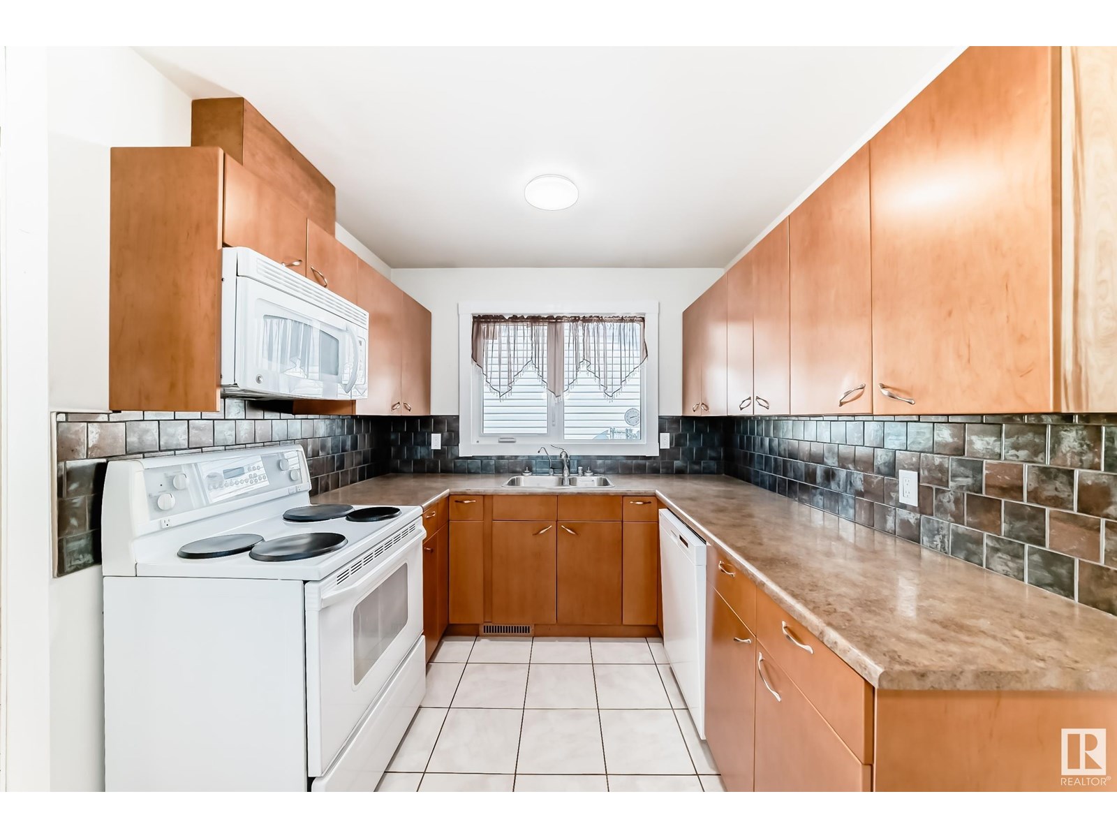 Property at 110 BRANTFORD ST image 4