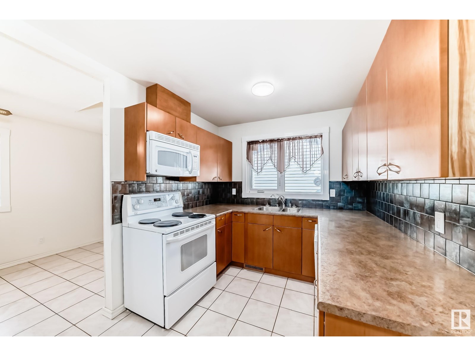 Property at 110 BRANTFORD ST image 5