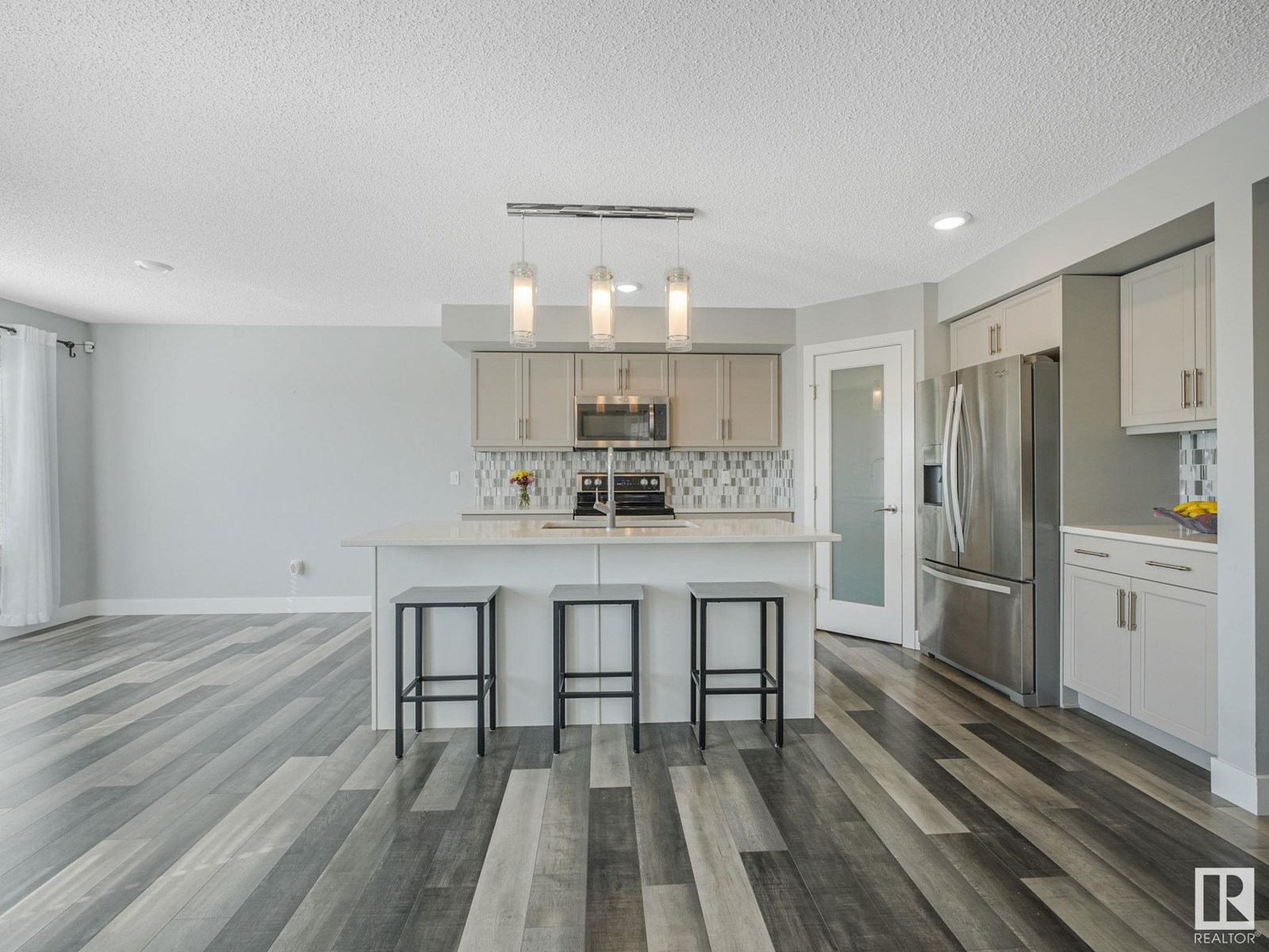 Property at 5810 66 ST image 3