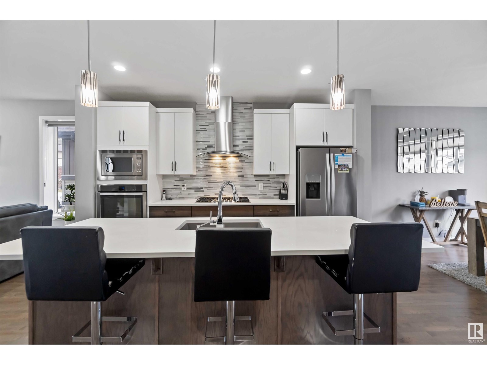 Property at 17816 59 ST NW image 2