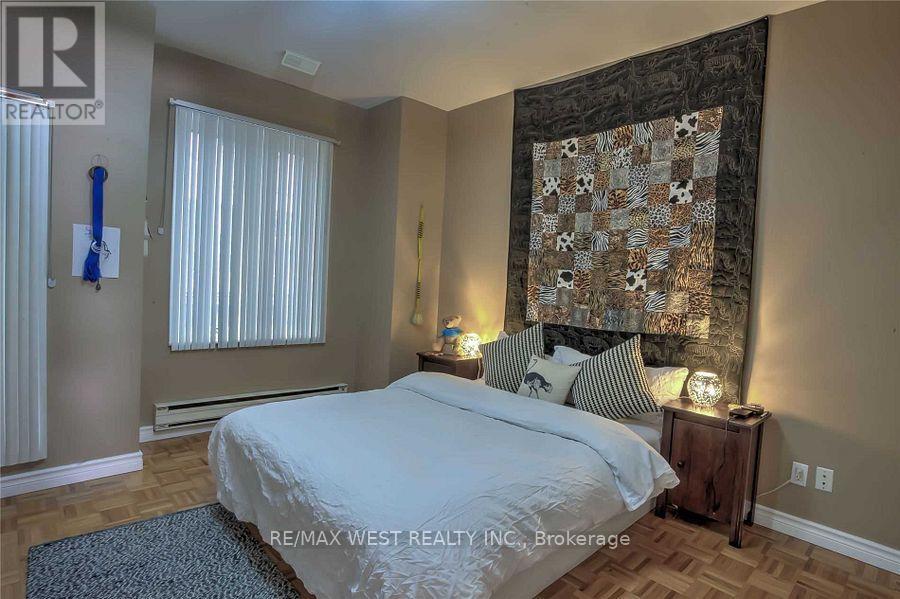 472 Symington Avenue, Toronto, Ontario  M6N 2W5 - Photo 10 - W12319164