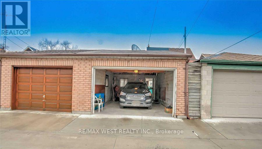 472 Symington Avenue, Toronto, Ontario  M6N 2W5 - Photo 20 - W12319164