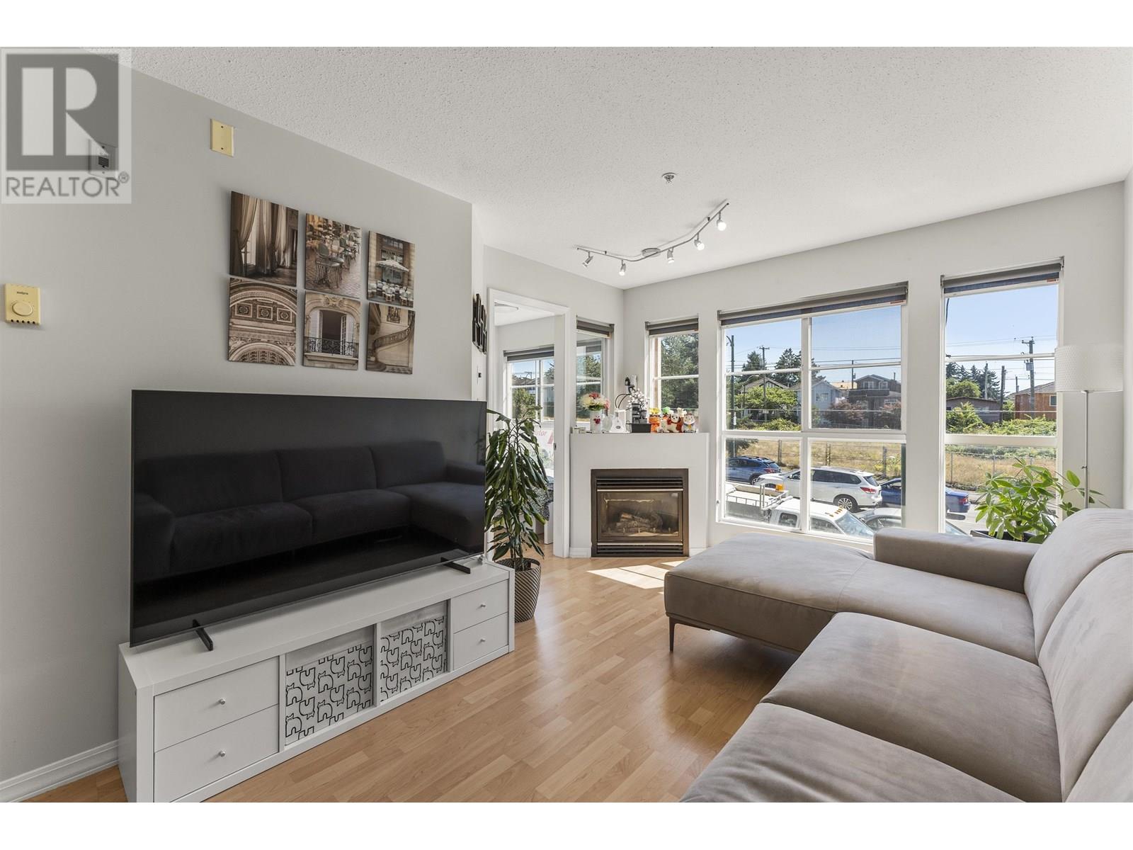 210 2973 KINGSWAY, Vancouver, British Columbia