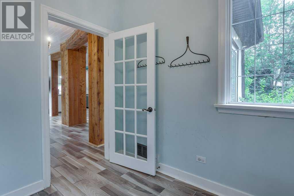 Property at 5529 45 Avenue image 3