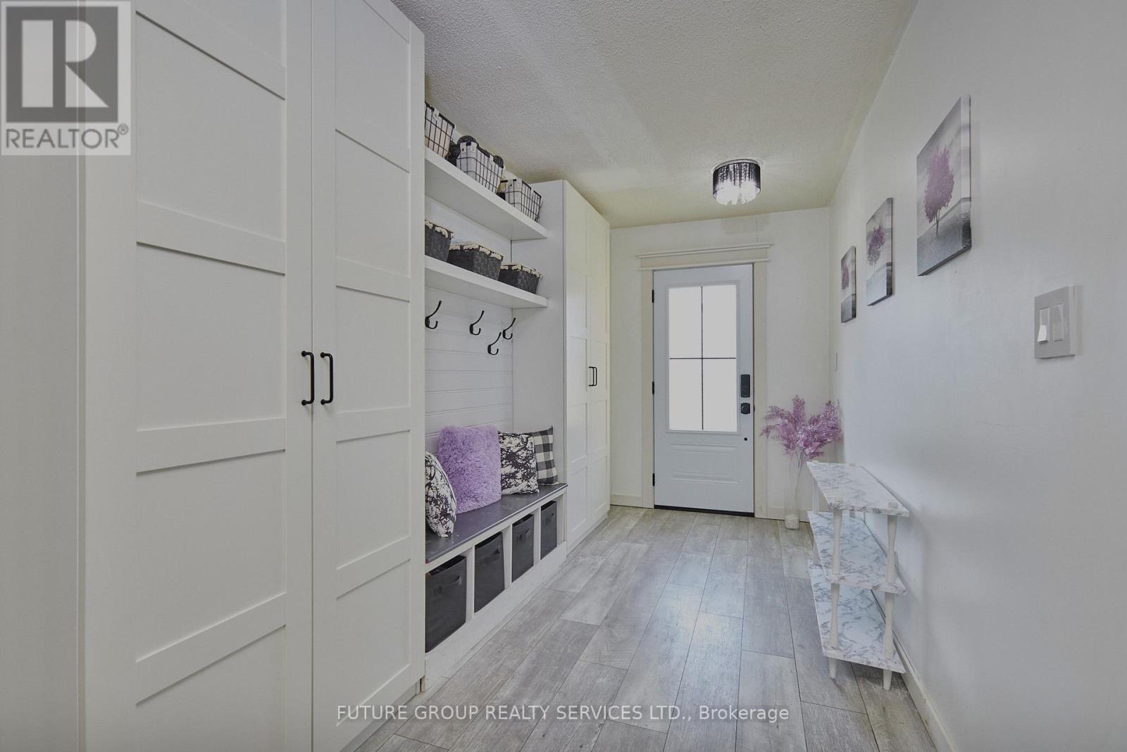 5 Burke Street, Georgina, Ontario  L0E 1R0 - Photo 2 - N12322682