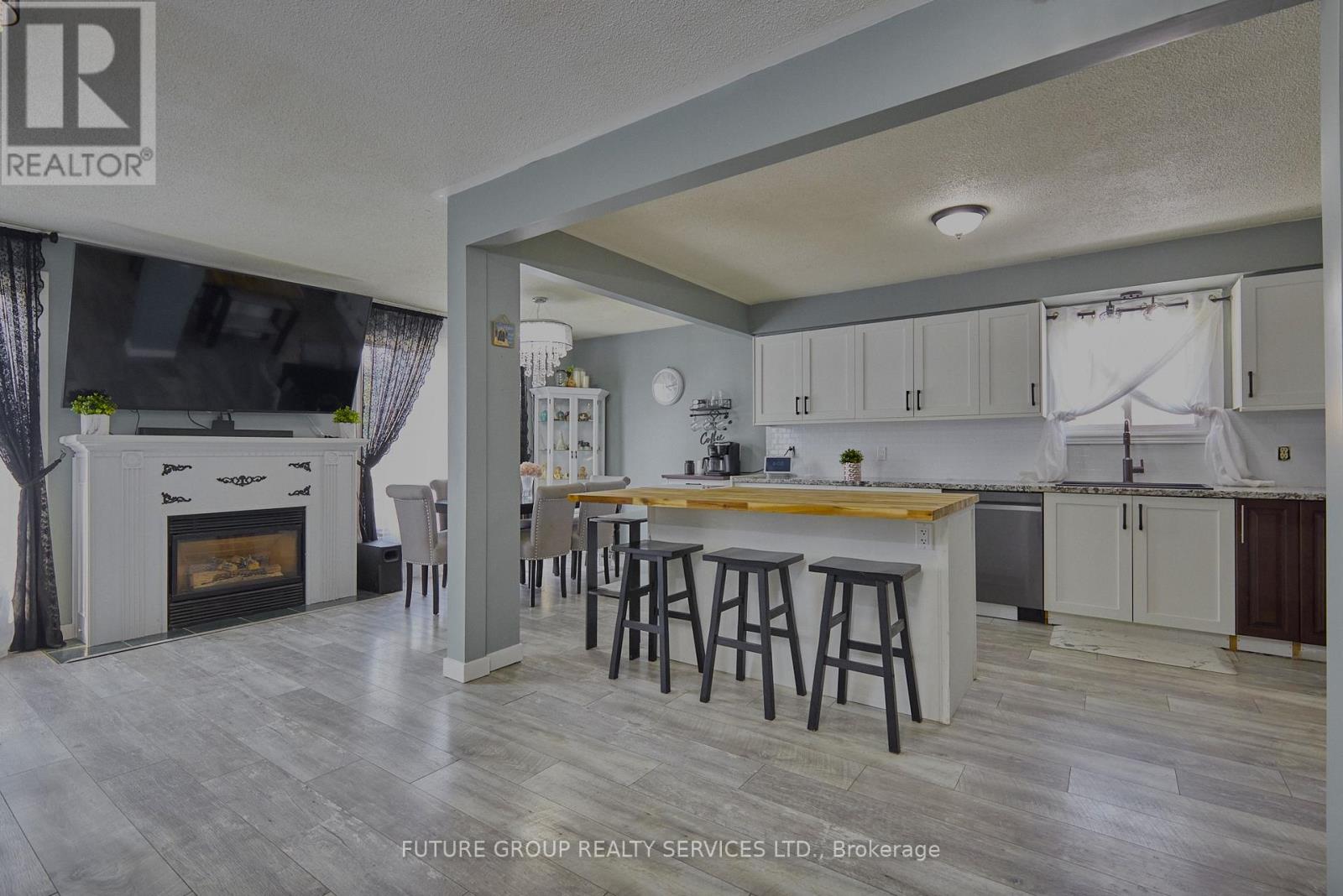 5 Burke Street, Georgina, Ontario  L0E 1R0 - Photo 5 - N12322682
