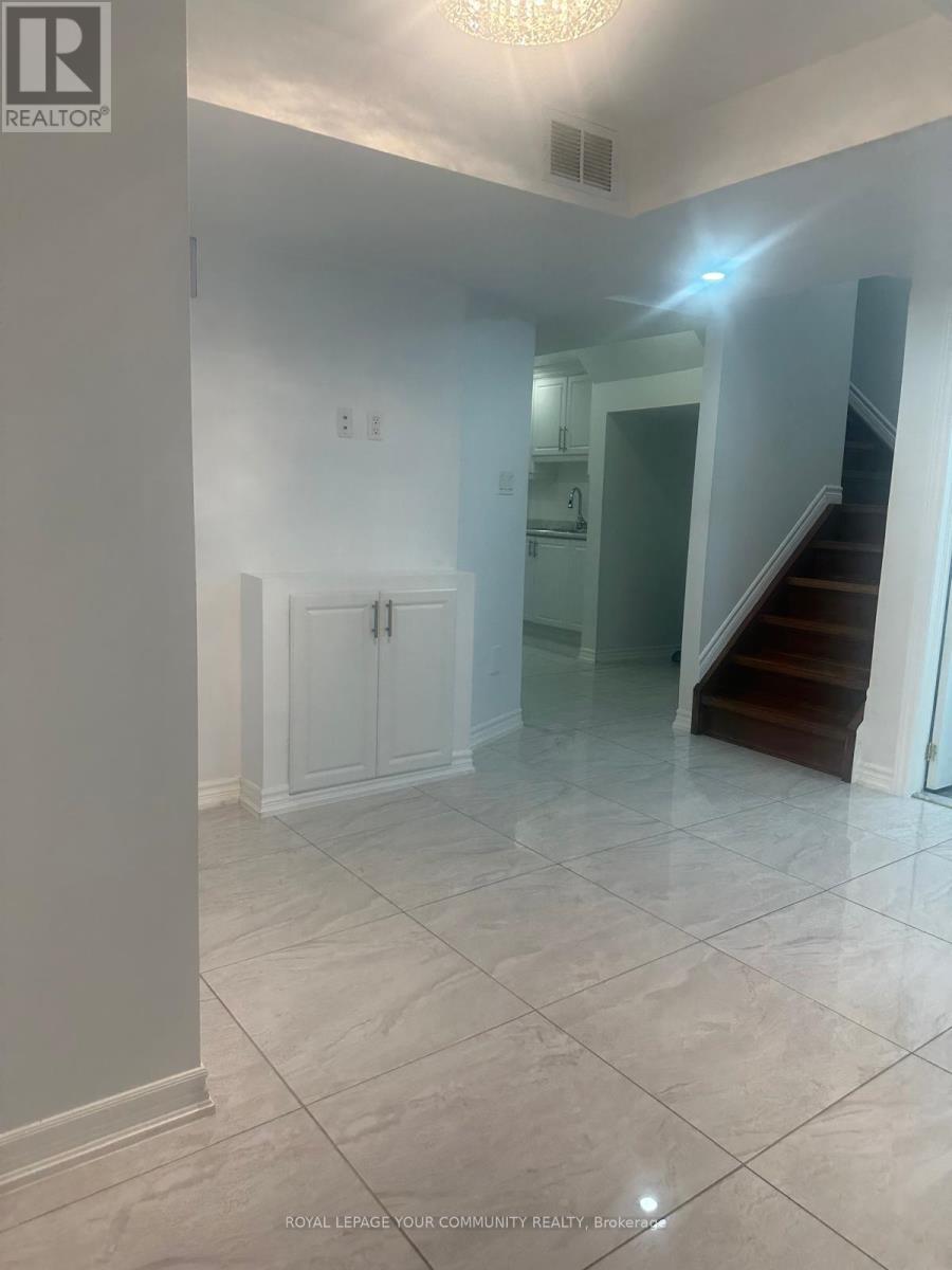 Bsmt - 16 Attview Crescent, Brampton, Ontario  L6P 2R6 - Photo 4 - W12322688
