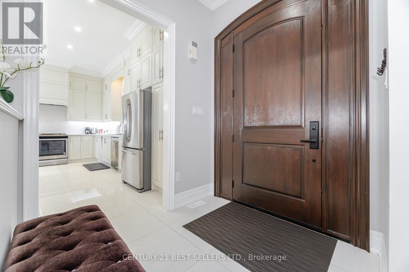 10108 Clarkway Drive, Brampton, Ontario  L6P 0V8 - Photo 7 - W12320992