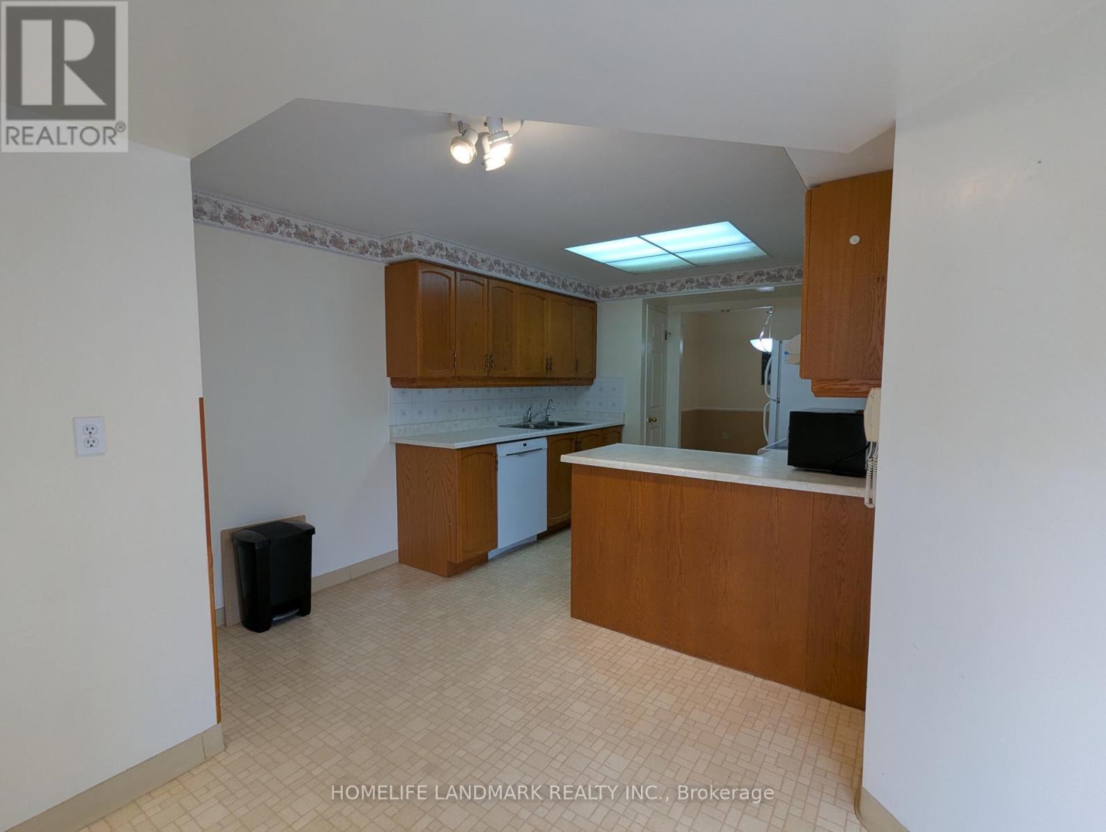 306 - 265 Westcourt Place, Waterloo, Ontario  N2L 6E4 - Photo 11 - X12322700