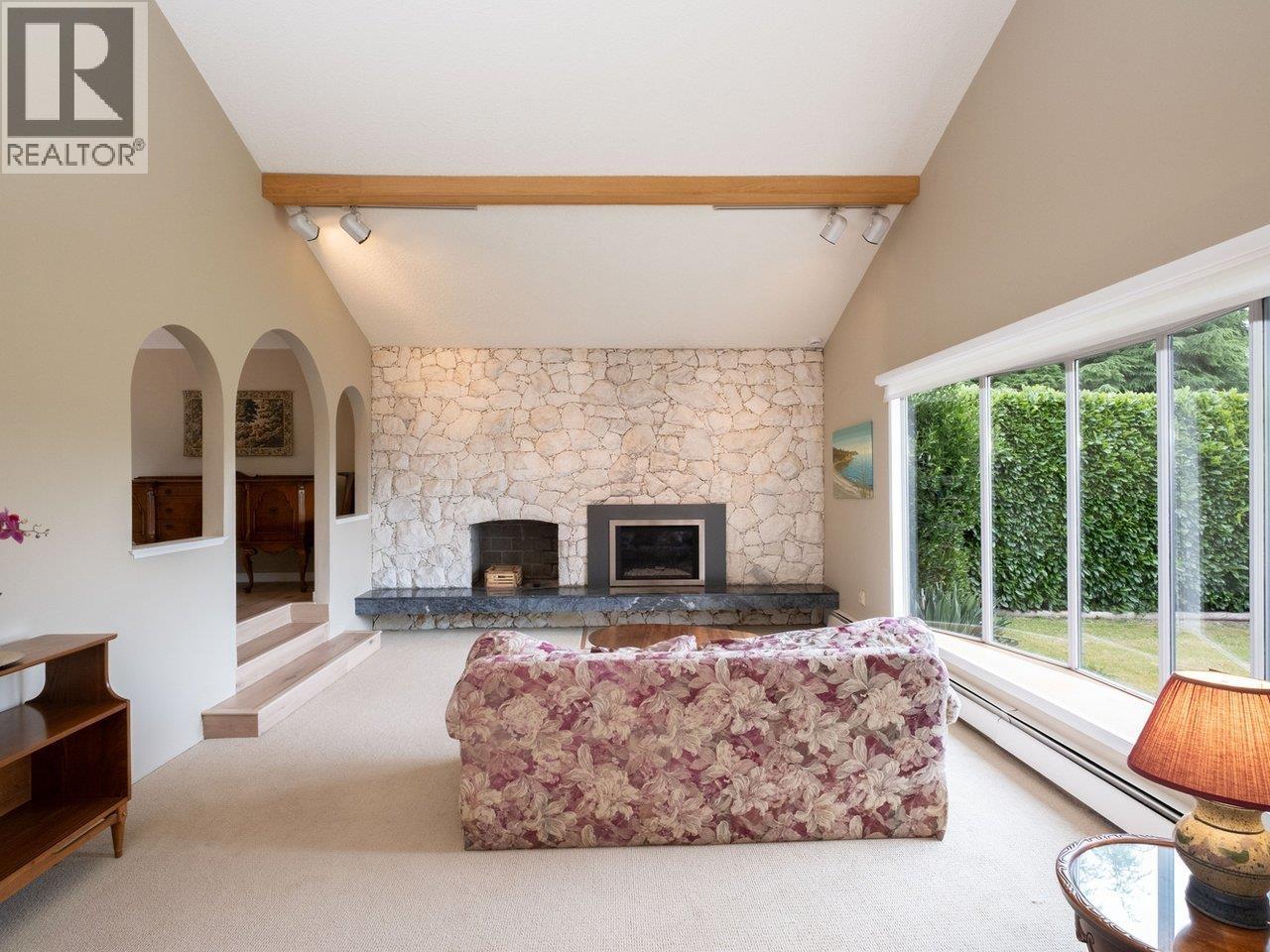 375 Fairway Drive, North Vancouver, British Columbia  V7G 1L4 - Photo 7 - R3022584