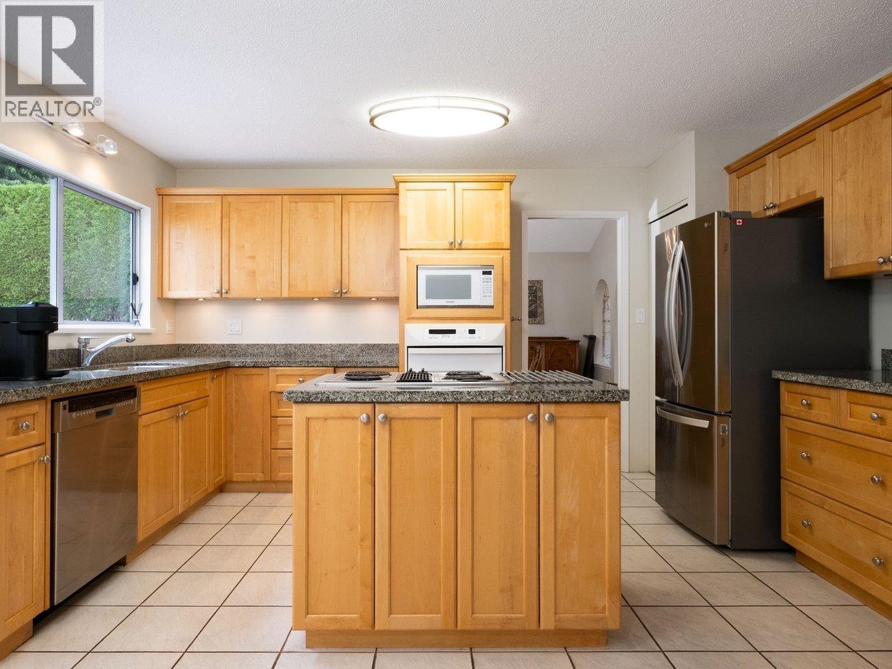 375 Fairway Drive, North Vancouver, British Columbia  V7G 1L4 - Photo 12 - R3022584