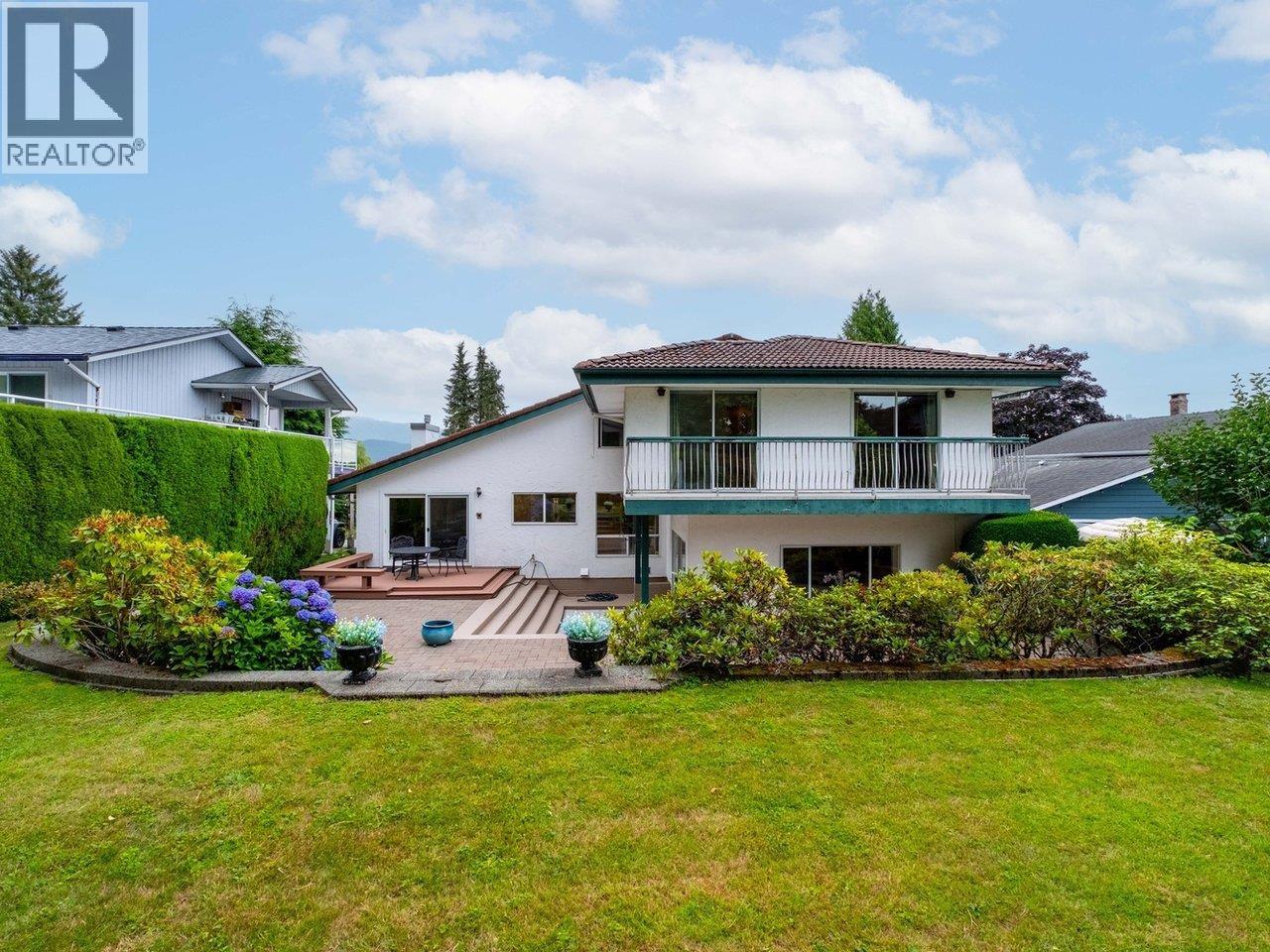 Property at 375 FAIRWAY DRIVE image 2