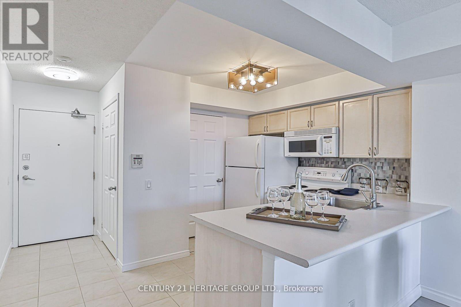701 - 30 Harrison Garden Boulevard, Toronto, Ontario  M2N 7A9 - Photo 3 - C12113123