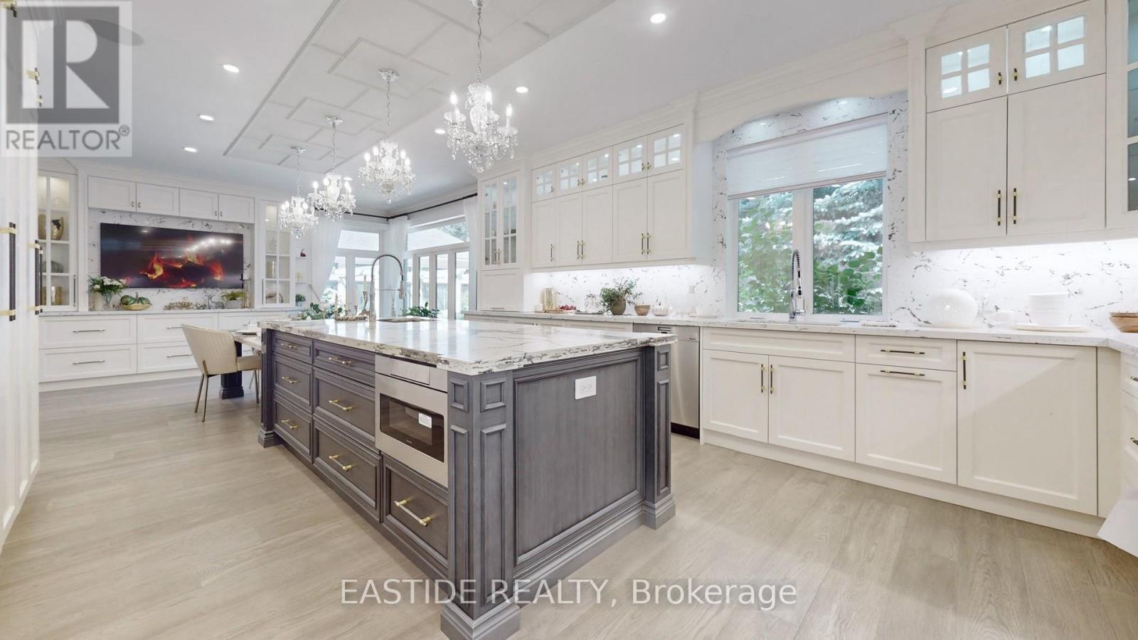 431 Fourth Line, Oakville, Ontario  L6L 5A5 - Photo 11 - W12186366