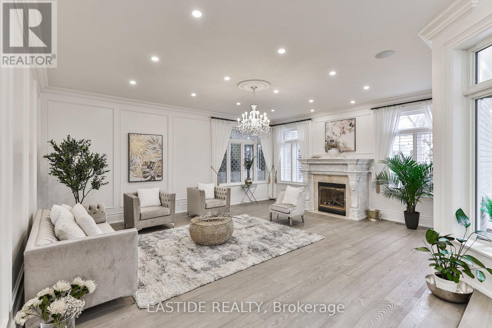 431 Fourth Line, Oakville, Ontario  L6L 5A5 - Photo 7 - W12186366