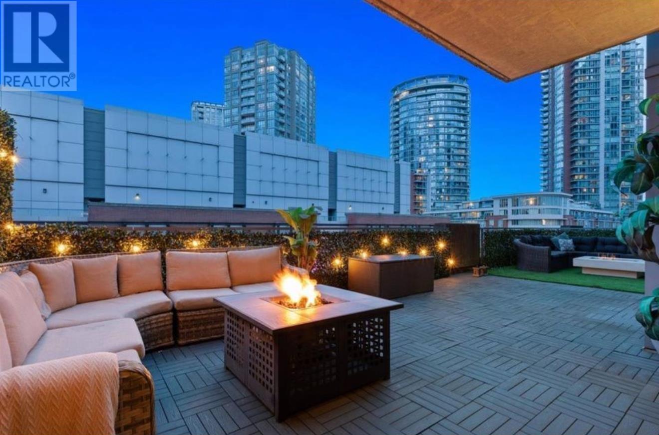 312 555 ABBOTT  STREET STREET, Vancouver, British Columbia