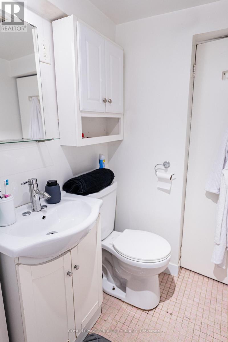 968 Castlefield Avenue, Toronto, Ontario  M6B 1E2 - Photo 9 - W12204889