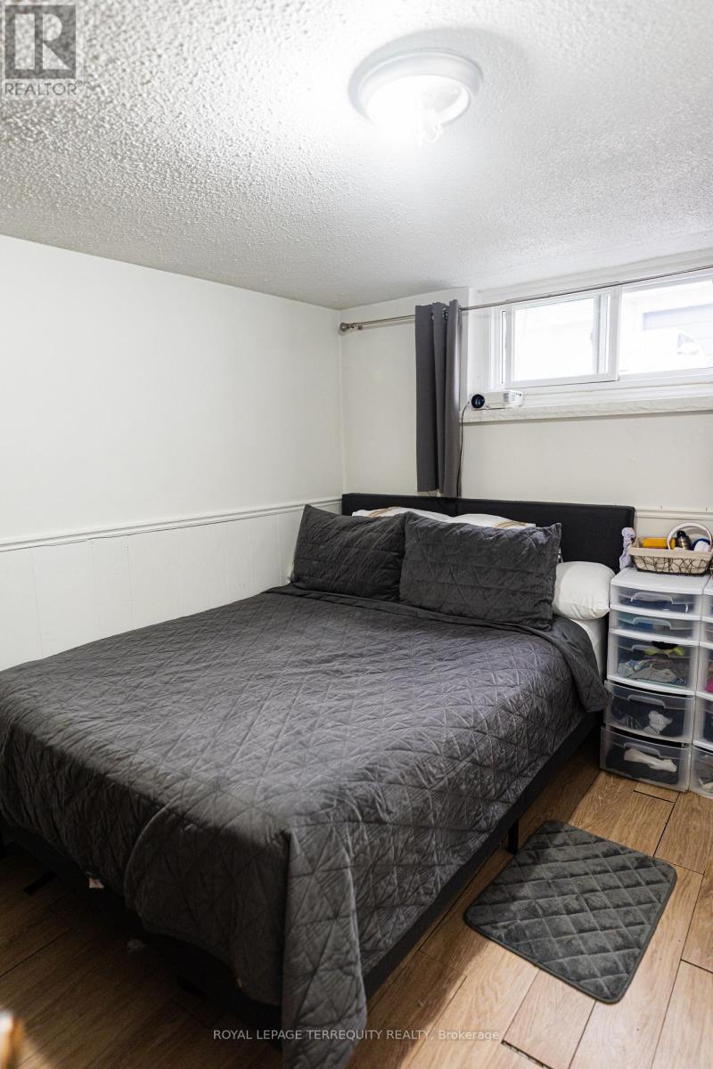 968 Castlefield Avenue, Toronto, Ontario  M6B 1E2 - Photo 7 - W12204889