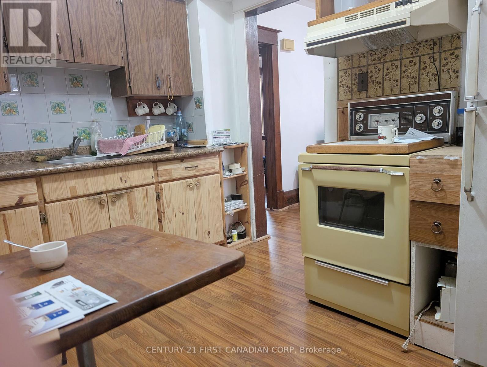 1169 Oxford Street E, London East, Ontario  N5Y 3L7 - Photo 8 - X12204468